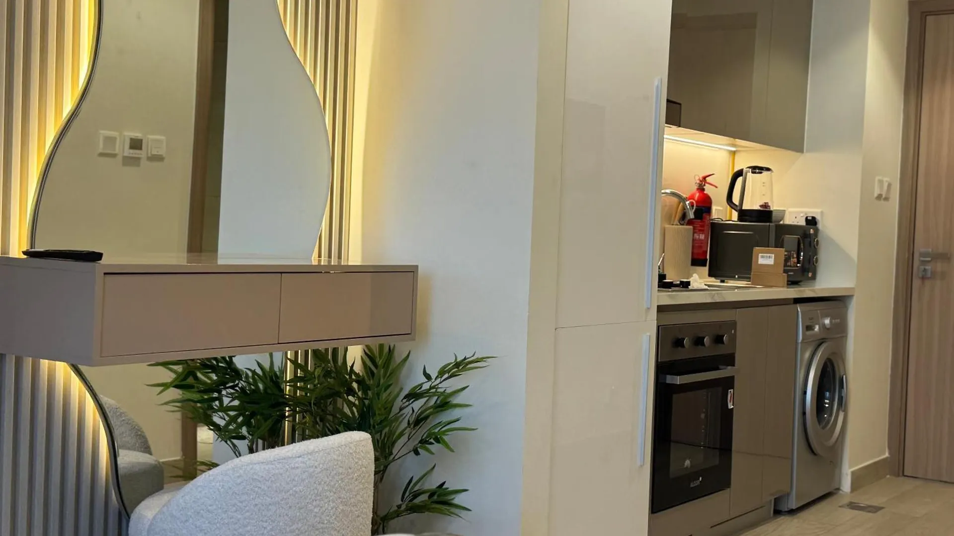 Ashri Elegant Studio Near Burj Khalifa Dubai 0*,